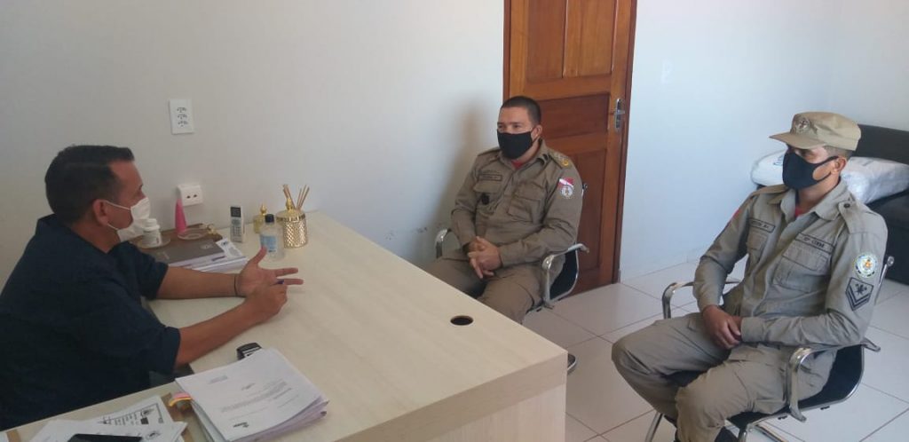 Executivo realiza reunião para discutir possível vinda de grupamento do Corpo de Bombeiros para o município