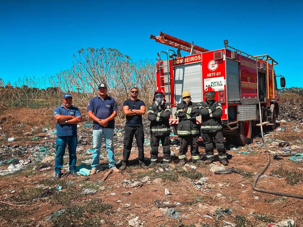 Prefeitura de Conceição do Araguaia intensifica ações no combate ao incêndio no lixão com apoio do Corpo de Bombeiros